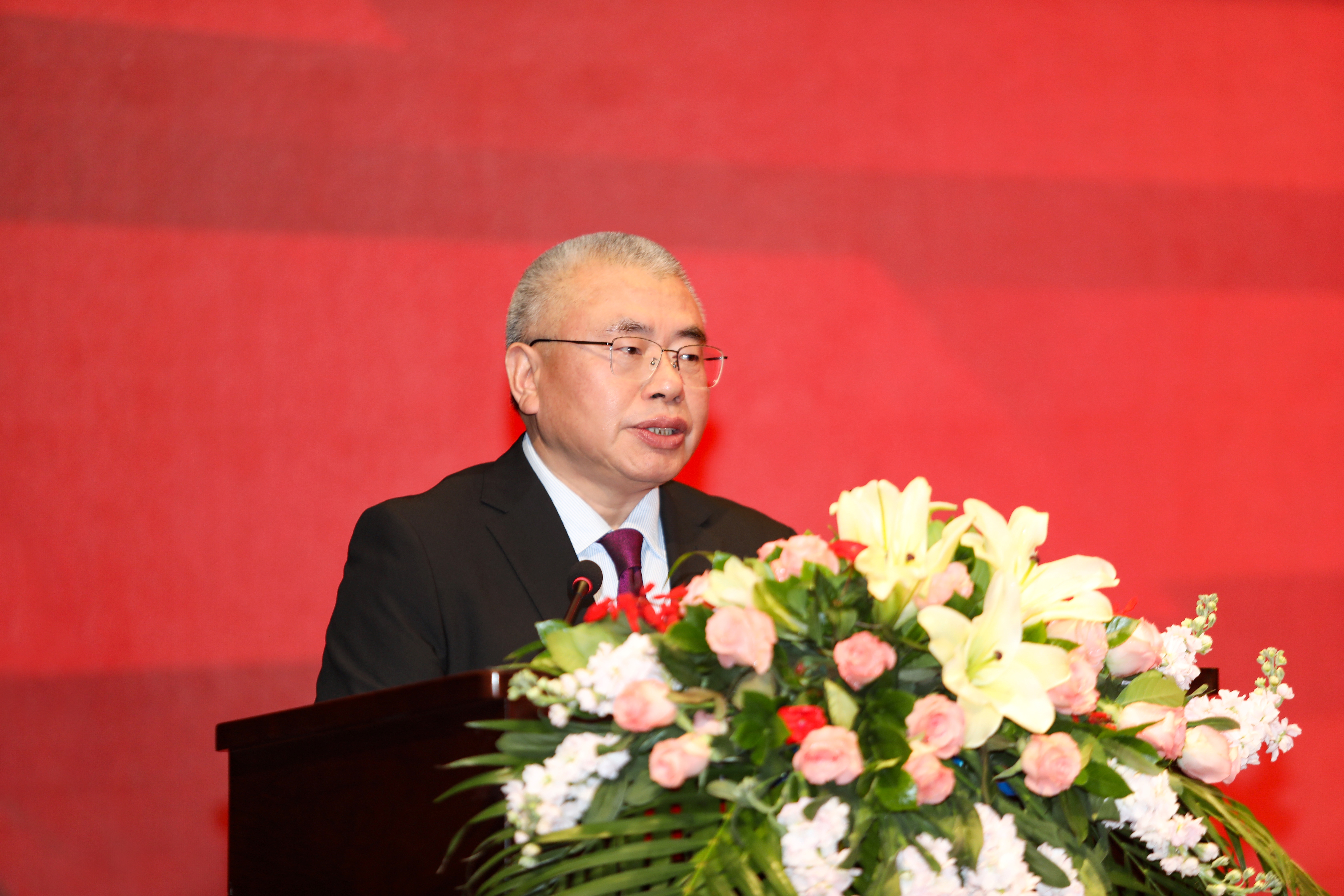 1.集團公司黨委書記、董事長、總經(jīng)理楊安國作大會致辭.JPG